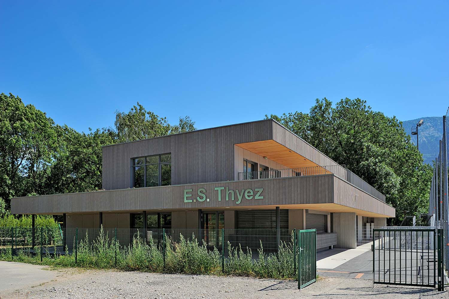 aria architecure VESTIAIRES DE FOOT THYEZ