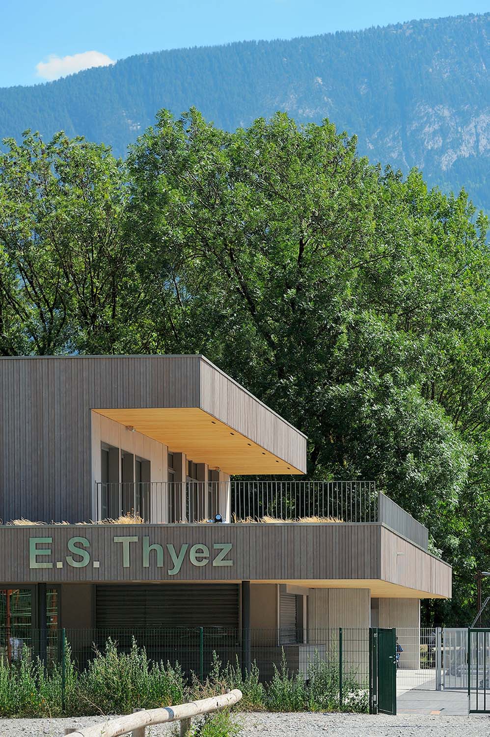 aria architecure VESTIAIRES DE FOOT THYEZ
