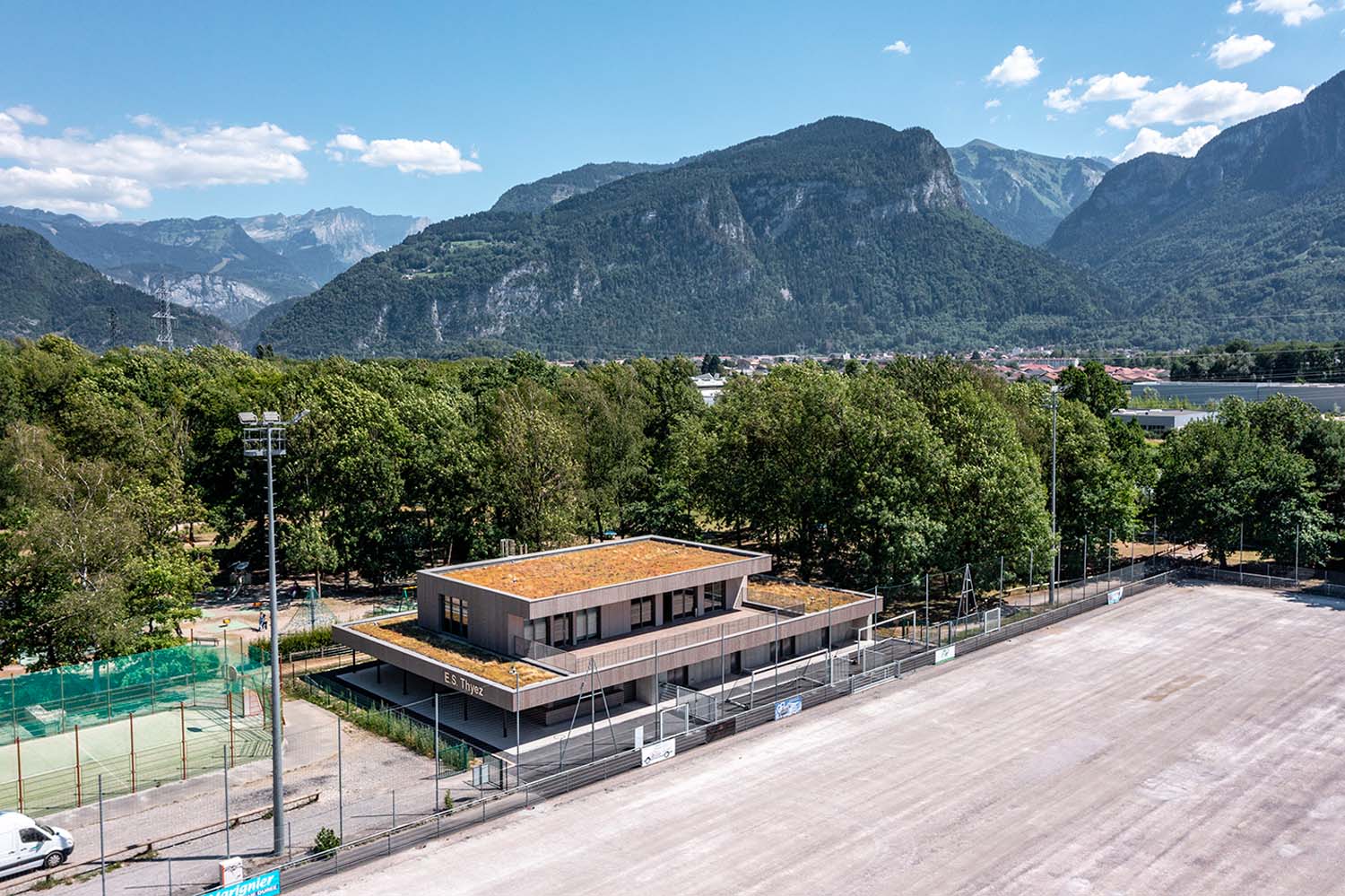 aria architecure VESTIAIRES DE FOOT THYEZ