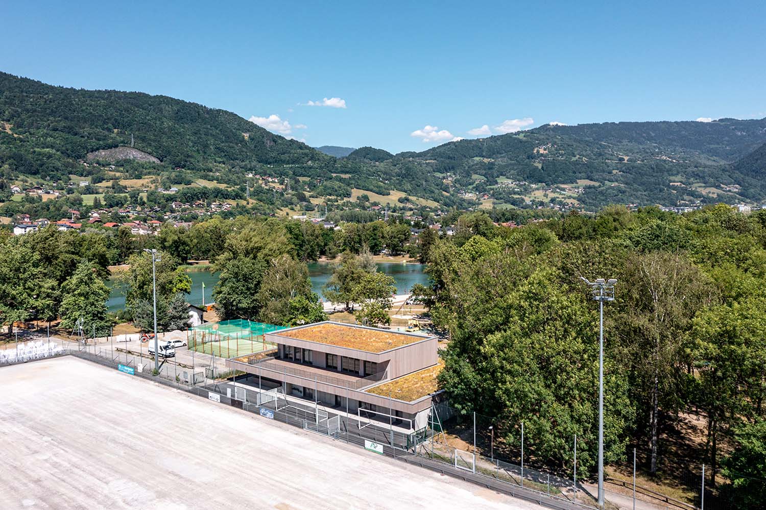 aria architecure VESTIAIRES DE FOOT THYEZ