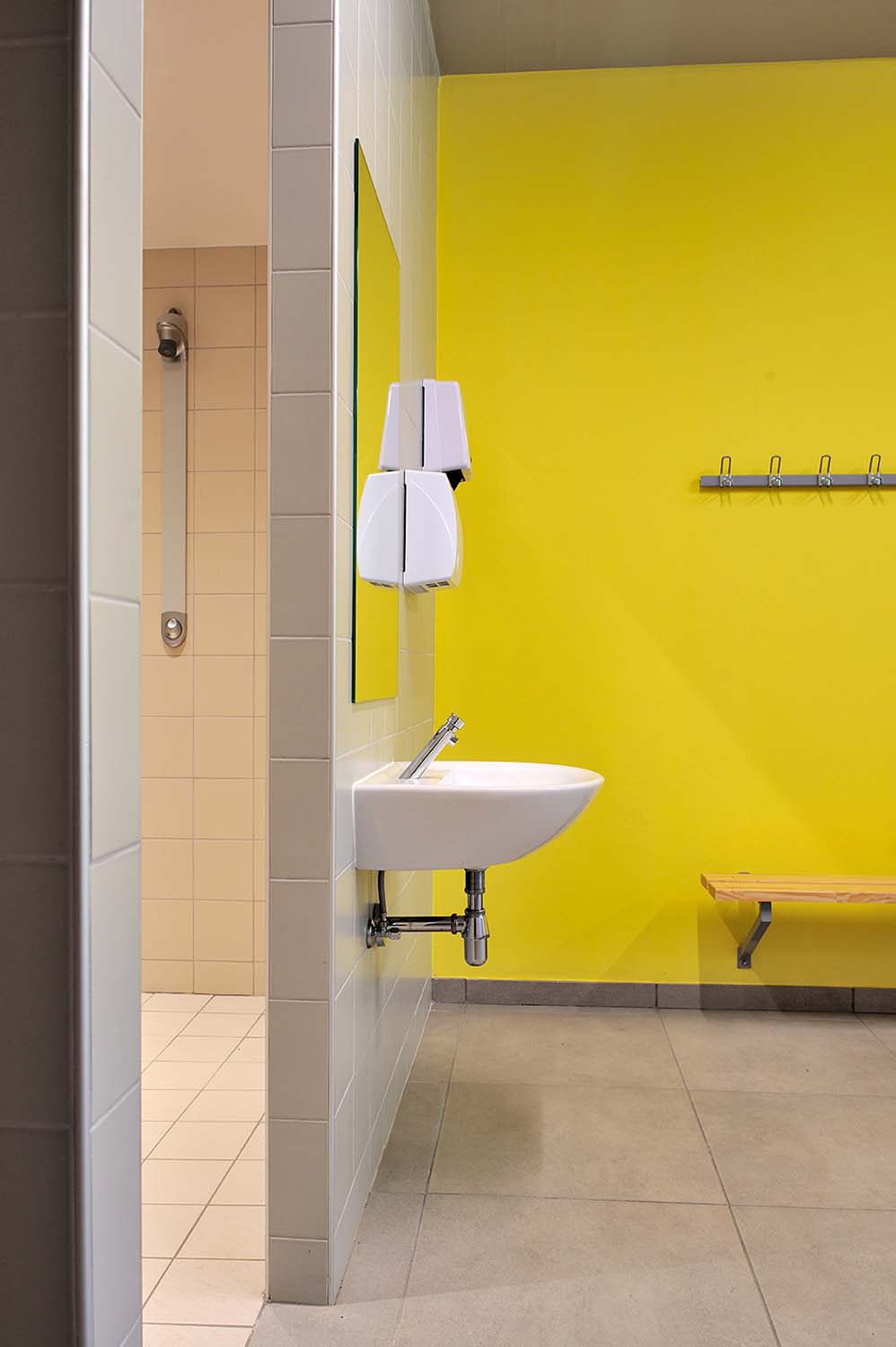 aria architecure VESTIAIRES DE FOOT THYEZ