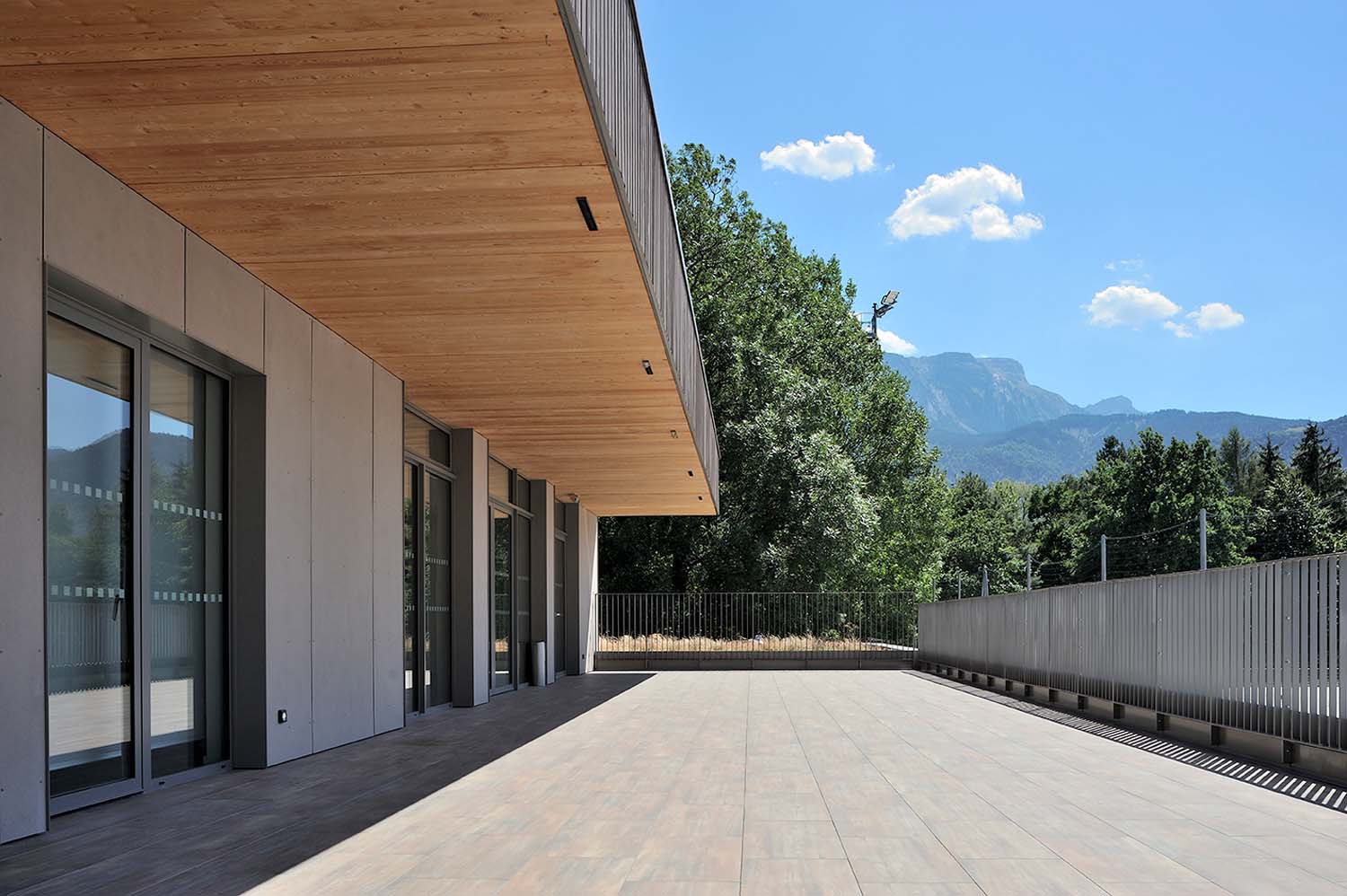aria architecure VESTIAIRES DE FOOT THYEZ