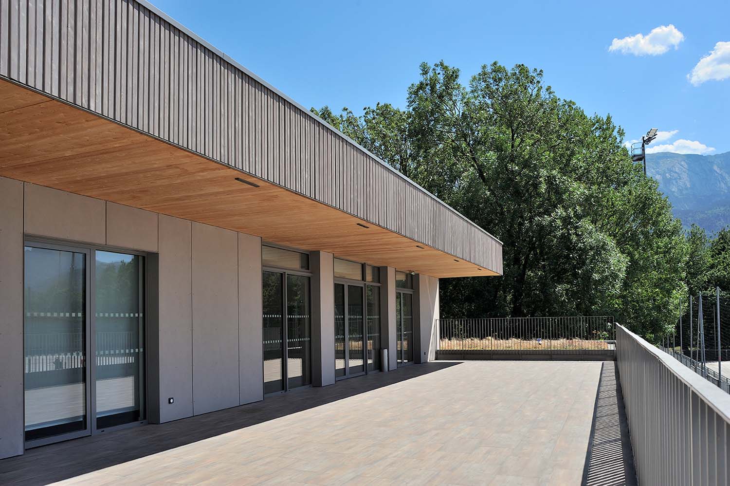 aria architecure VESTIAIRES DE FOOT THYEZ
